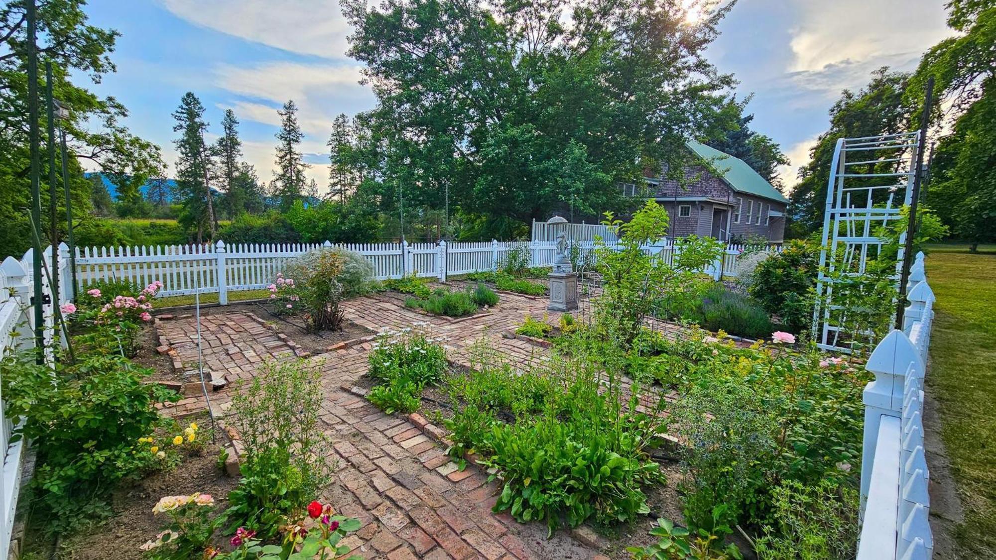 Kettle Falls Gardenview Estate Bed And Breakfast المظهر الخارجي الصورة