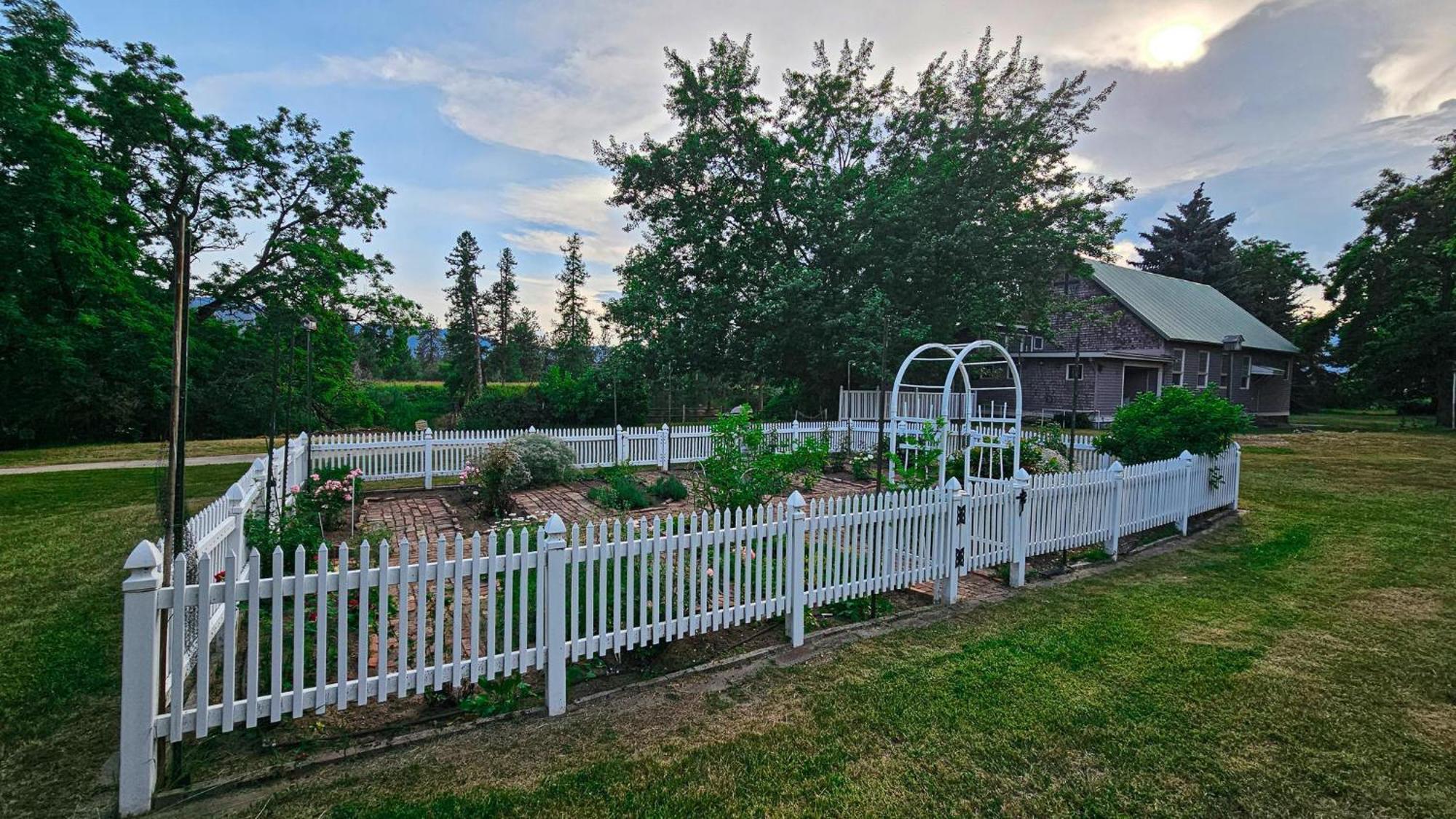 Kettle Falls Gardenview Estate Bed And Breakfast المظهر الخارجي الصورة